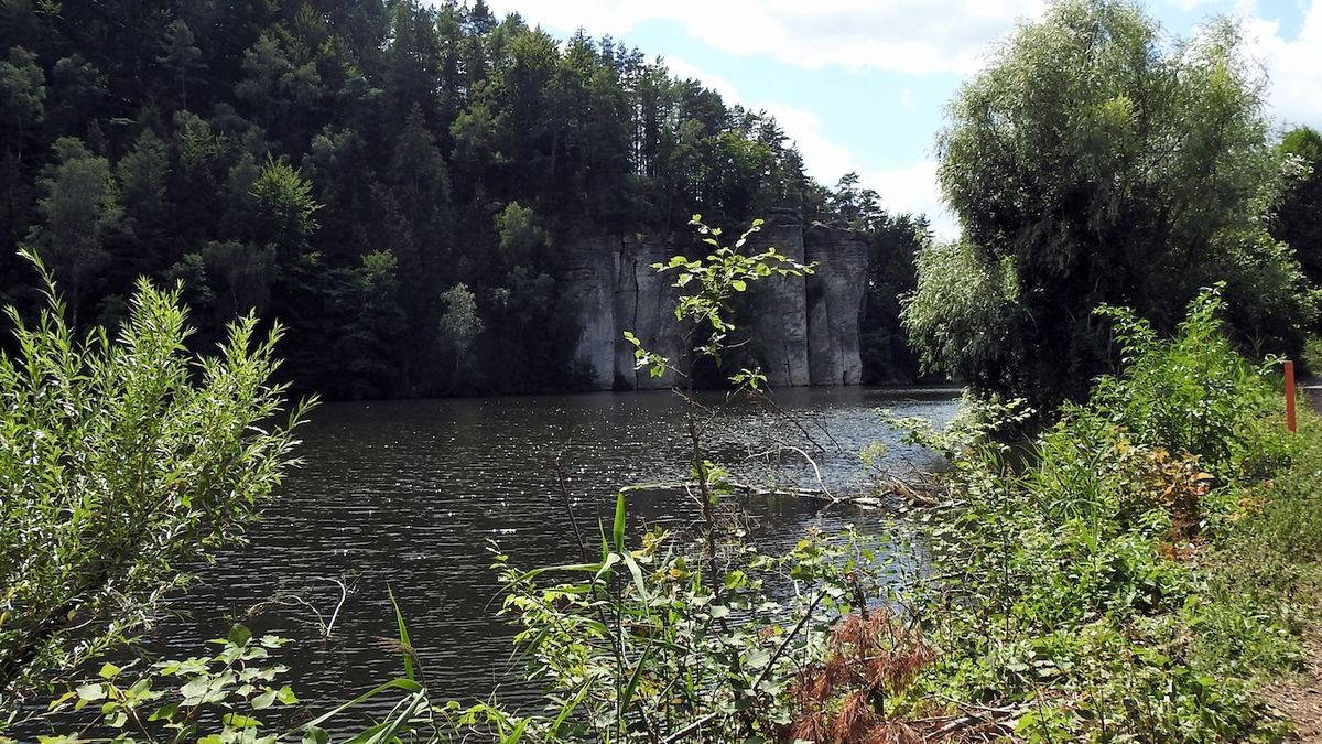 Český ráj nejsou jen skalní města, ale také romantická údolí s rybníky